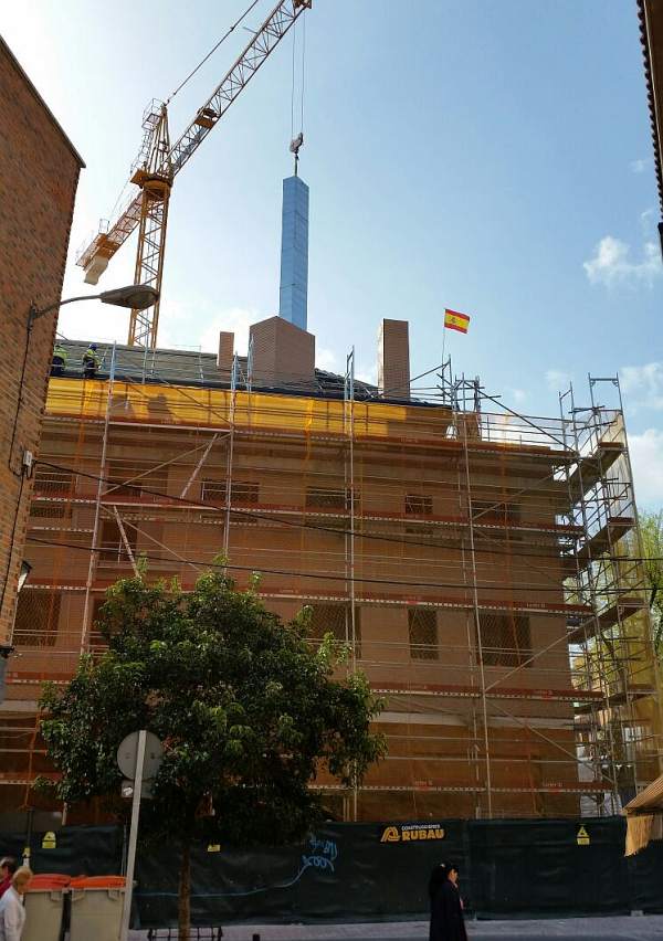 Instalación de conductos verticales de ventilación y extracción de humos